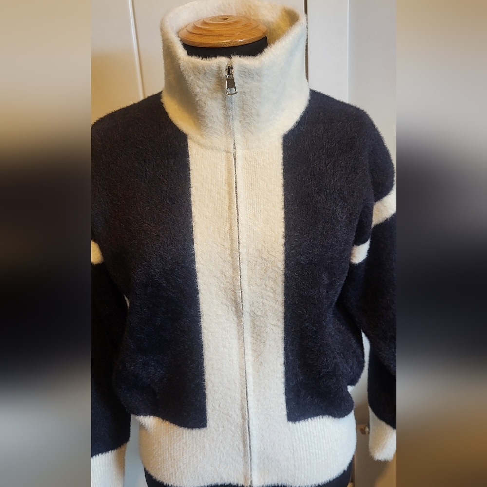 Women's Black and White Zip-Up Sweater Jacket - Picture 2 of 4